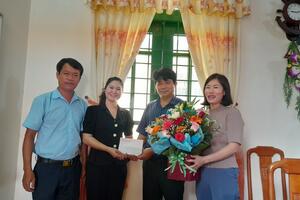 Lãnh đạo xã thăm hỏi, chúc mừng ngày nhà giáo việt nam 20/11
